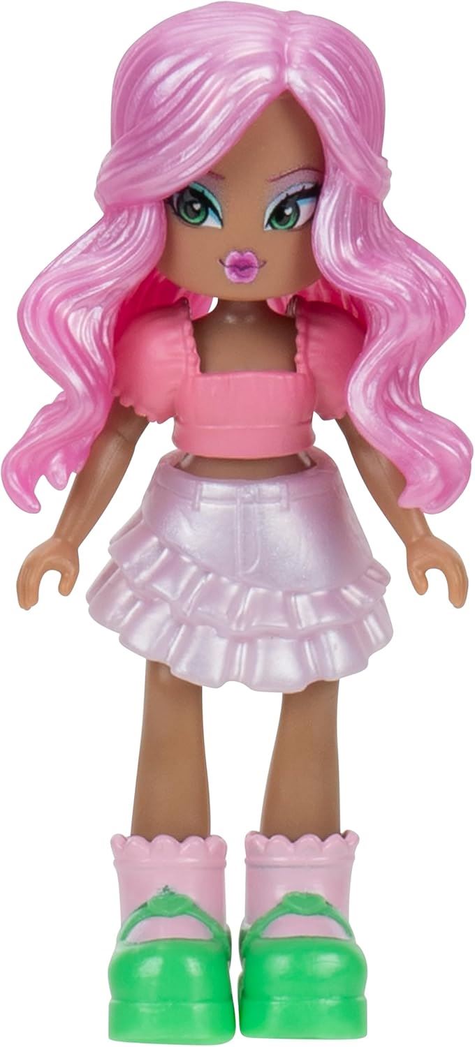 School Spirit Fashion Pack RHY0049 – Royale High Doll Outfit Set with 15 Accessories for Customising Your Character